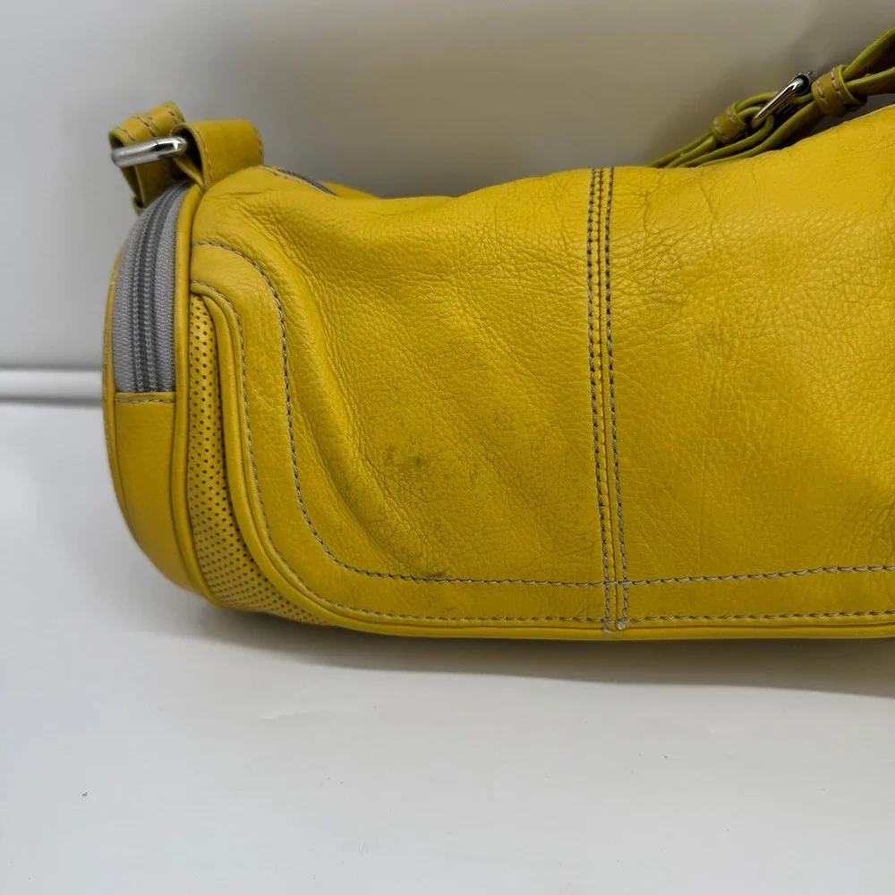 Vintage Kenneth Cole Reaction Mustard Yellow Leather Barrel Shoulder Bag Purse